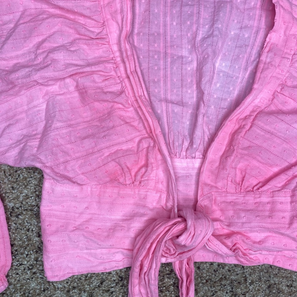 cute front tie top - Picture 2 of 2